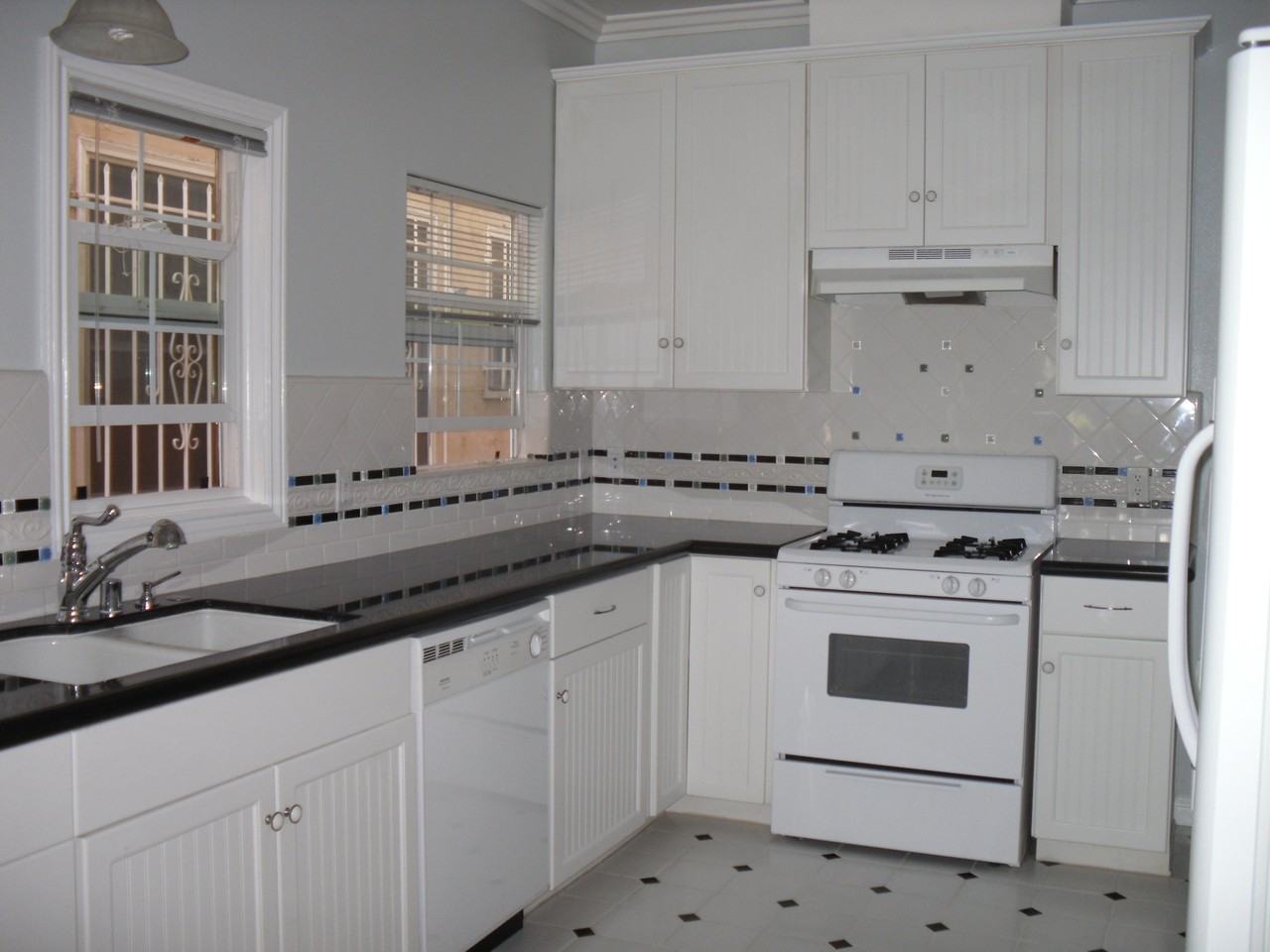 330 Grove Ave - Photo 3 of 3
