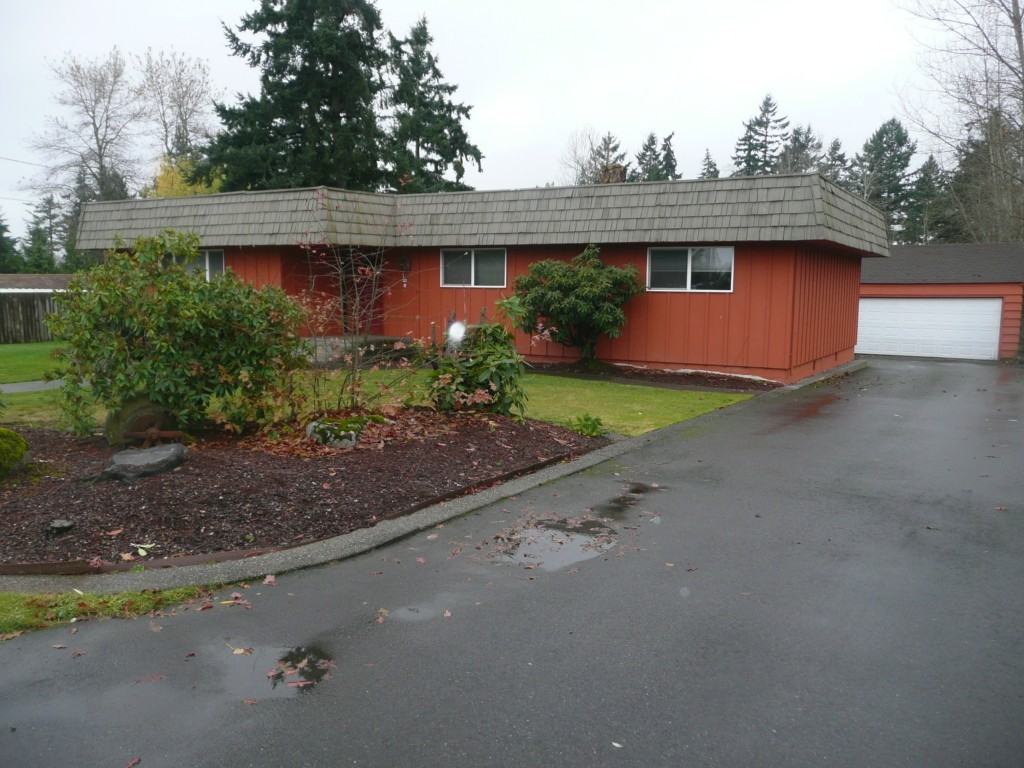 9422 24th Ave E - Photo 2 of 4