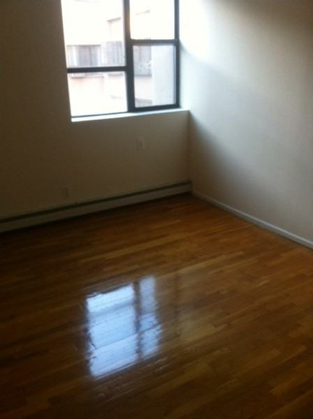 272 Willoughby St - Photo 3 of 8