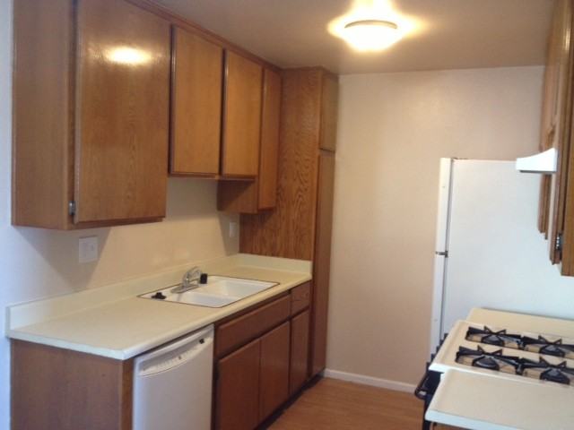 1566 Pine Ave #104A - Photo 2 of 7