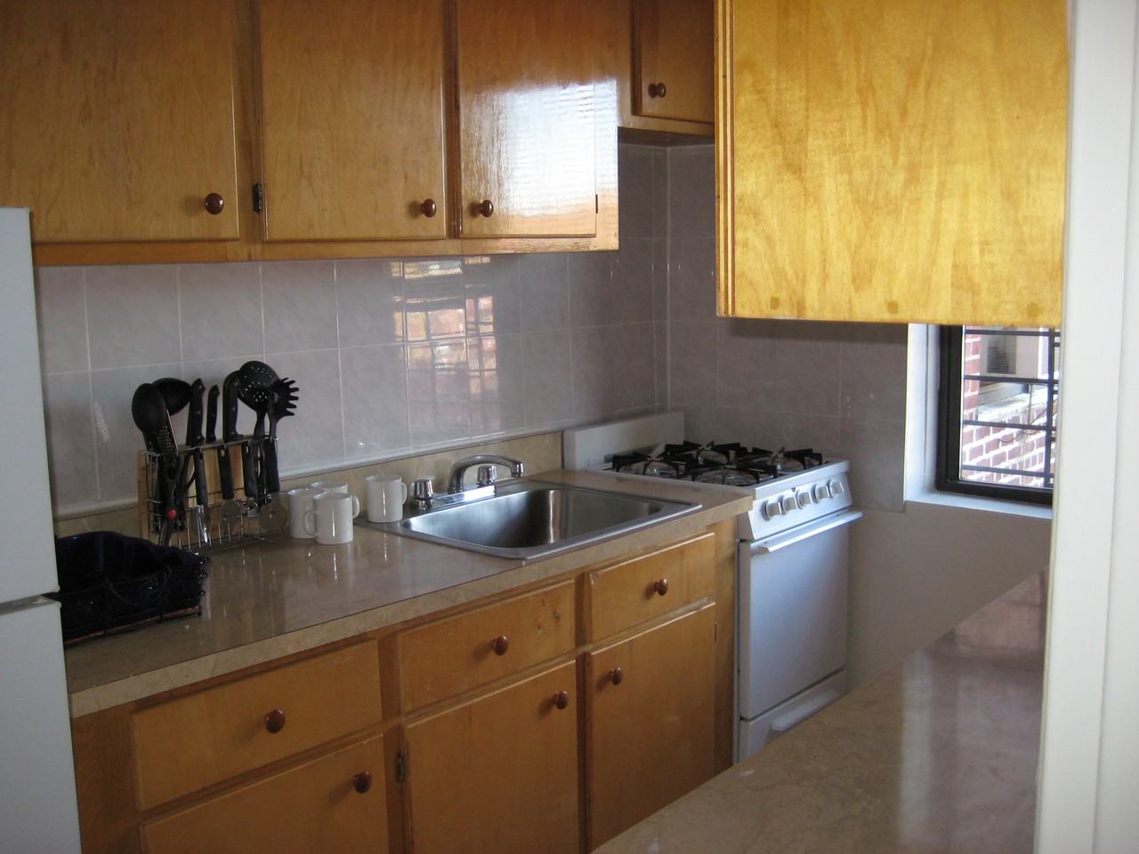 96-55 195th St - Photo 2 of 6