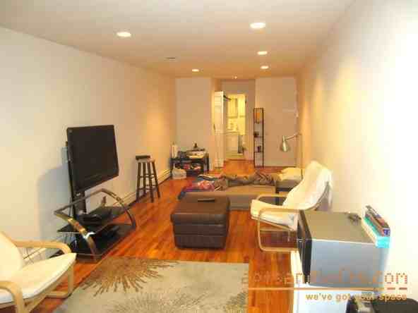 581 Warren St 1R - Photo 2 of 4