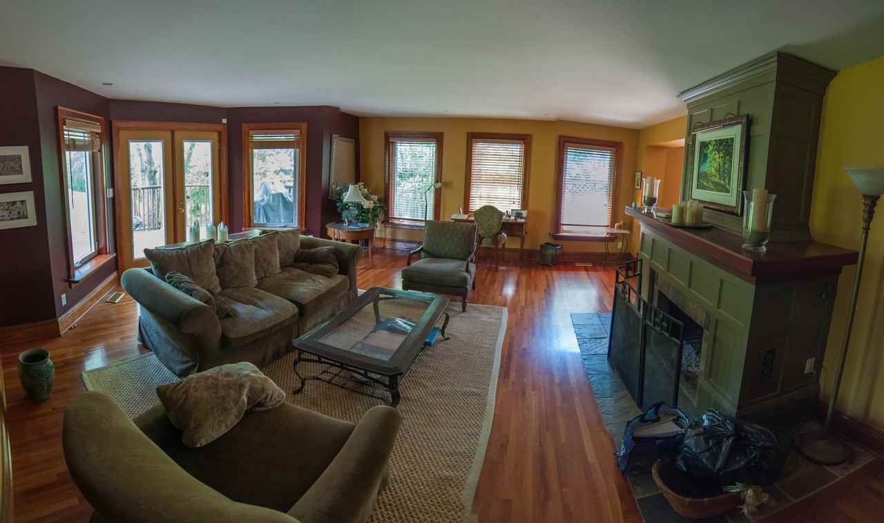 1744 Oriole Dr - Photo 3 of 5