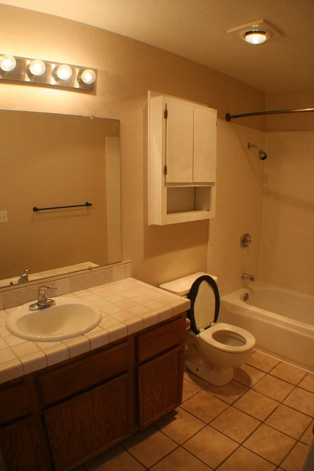 1241 River Bluff Dr - Photo 2 of 8