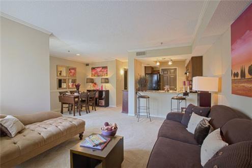 1426 Lincoln Cir - Photo 2 of 6