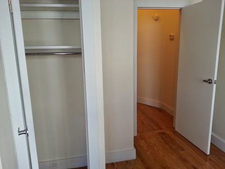 307 Devoe St - Photo 2 of 8