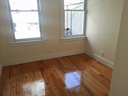 307 Devoe St - Photo 3 of 8