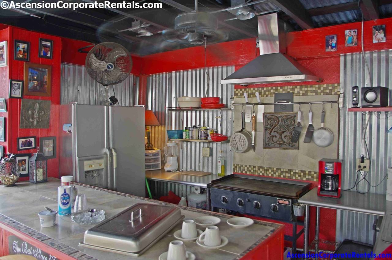 129 Lessard St - Photo 2 of 6
