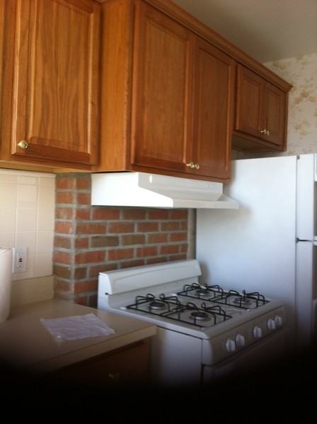 1862 Cornelia St - Photo 3 of 4