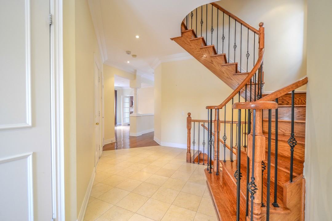 10 Hampton Park Crescent - Photo 2 of 21