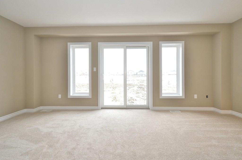 860 Silverfox Crescent - Photo 3 of 11