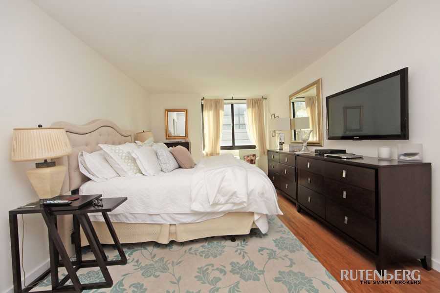 515 E 72nd St #8F - Photo 3 of 13