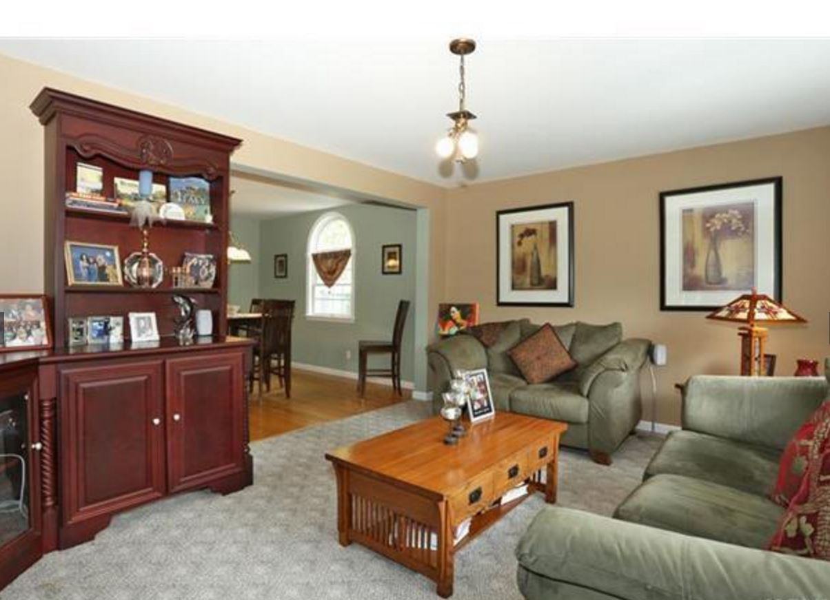 113 S Kensico Ave - Photo 2 of 24