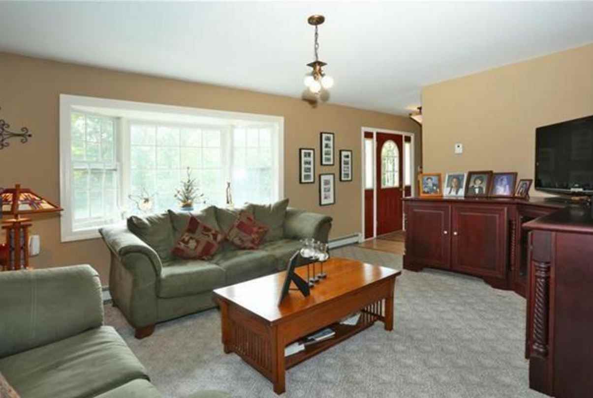 113 S Kensico Ave - Photo 3 of 24