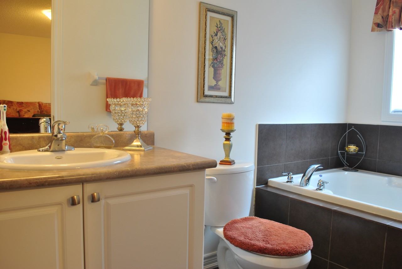 49 Antibes Dr - Photo 2 of 8