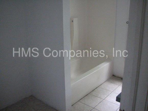 619 Potter St - Photo 2 of 12
