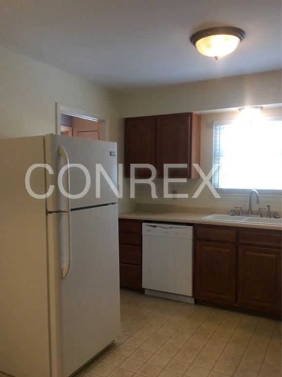 11231 Wolf Ln - Photo 2 of 11