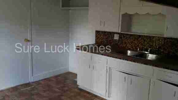 335 Saxton St - Photo 2 of 6