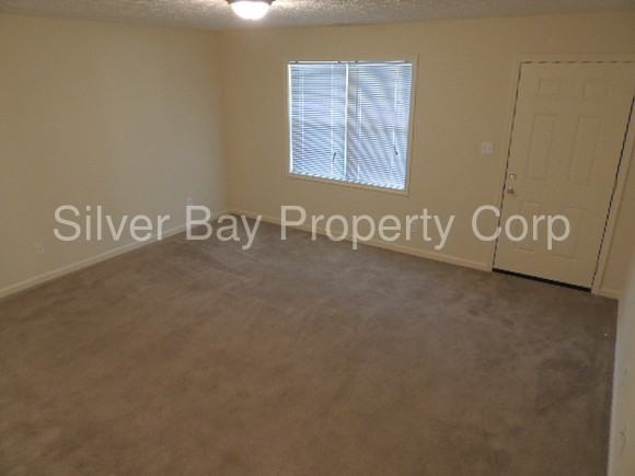 194 Graham St - Photo 2 of 7