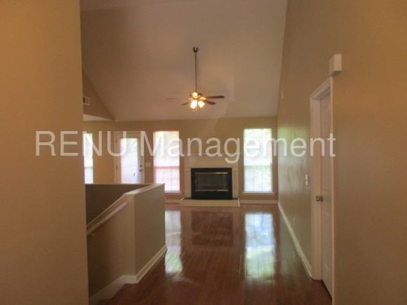 4928 Alexis Dr - Photo 2 of 10