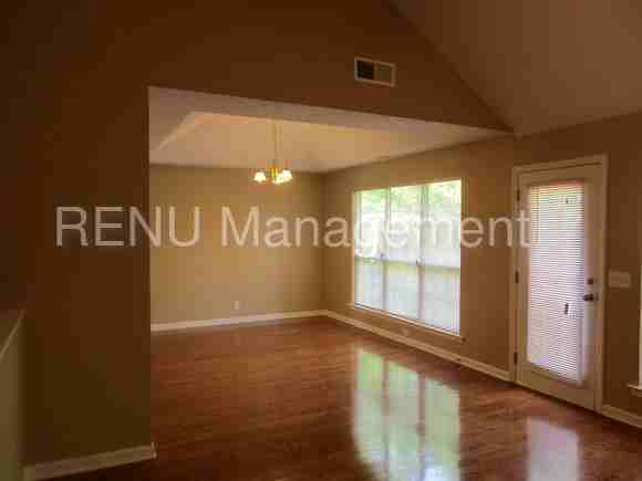 4928 Alexis Dr - Photo 3 of 10