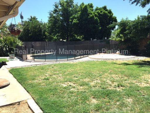 3305 E Palo Alto Ave - Photo 2 of 3