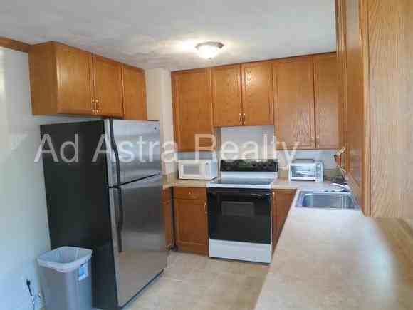 518 E Cedar St - Photo 3 of 12