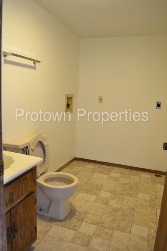 654 Meadowood Ln - Photo 2 of 7