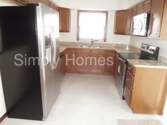 205 Acorn Cir - Photo 3 of 11