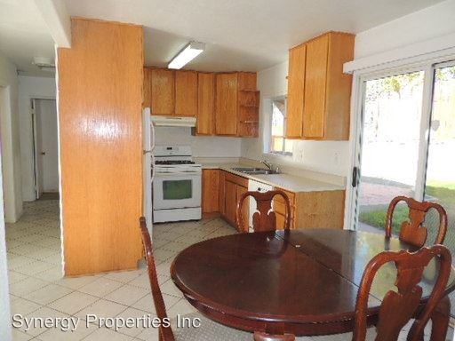 1438 Santa Rosa St - Photo 3 of 7