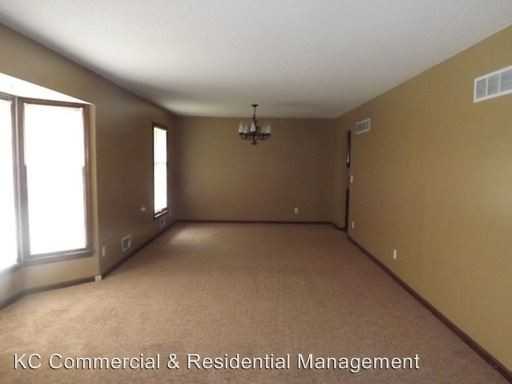 8800 Corrington Ave - Photo 3 of 15