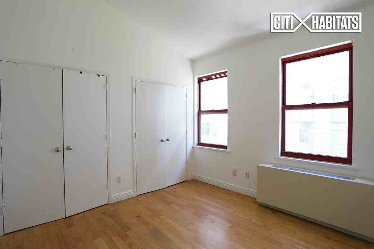 60 Tiffany Pl #4L - Photo 3 of 3