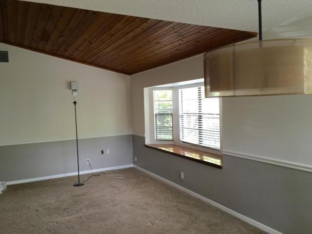 908 Northeast 8th Avenue - Photo 3 of 5