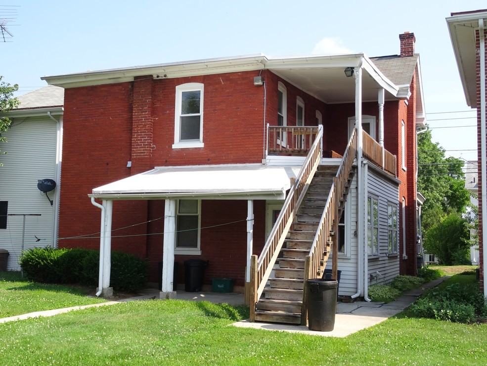 1016 Main St #B - Photo 2 of 7