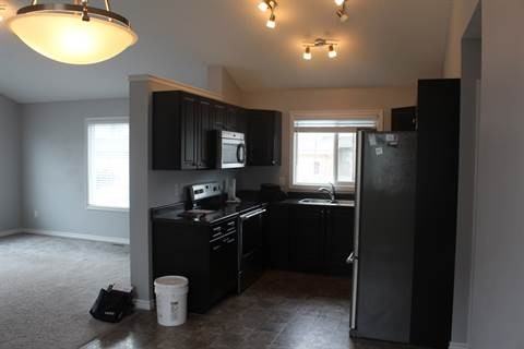 9404 212 St NW - Photo 3 of 8