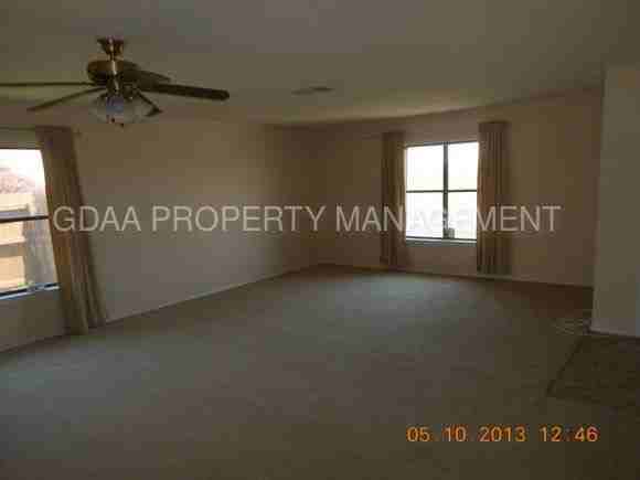 1355 Lakeside Loop - Photo 3 of 10