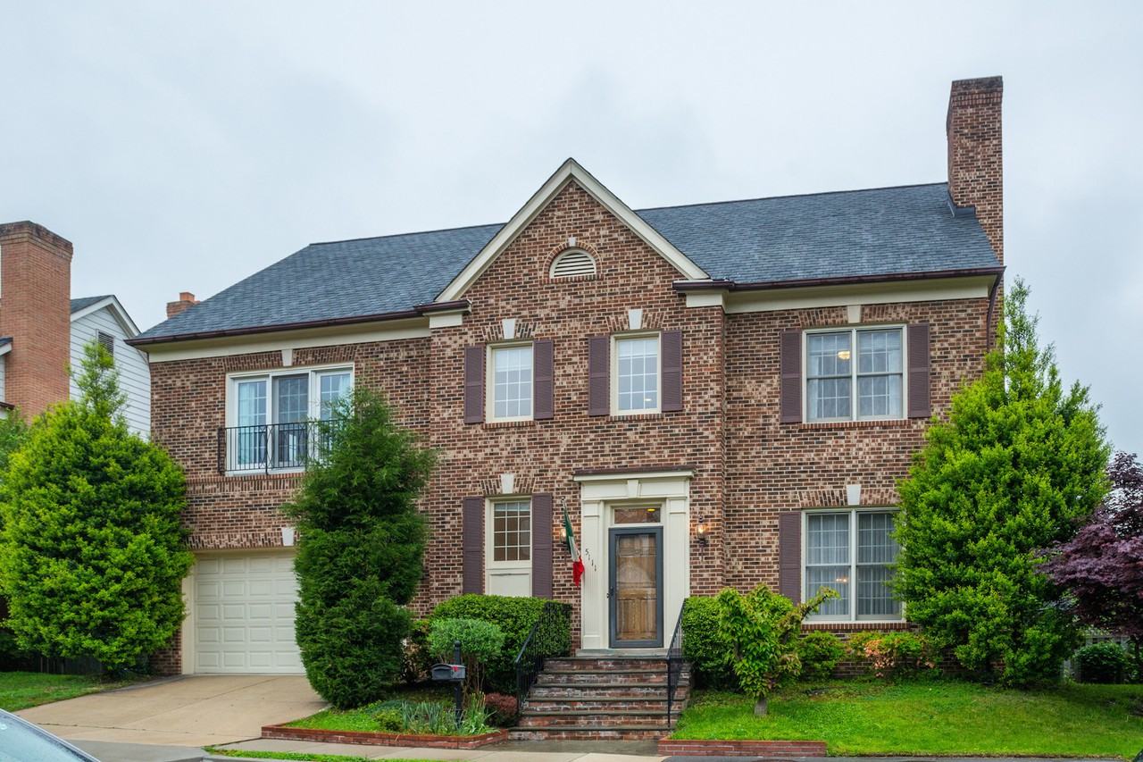 5111 52nd St NW - Photo 2 of 30