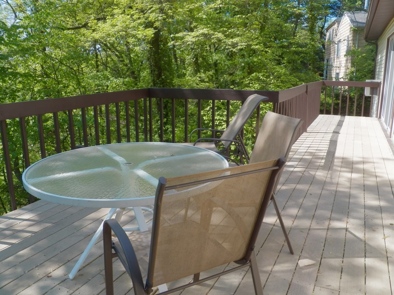 110 N Healy Ave - Photo 3 of 14