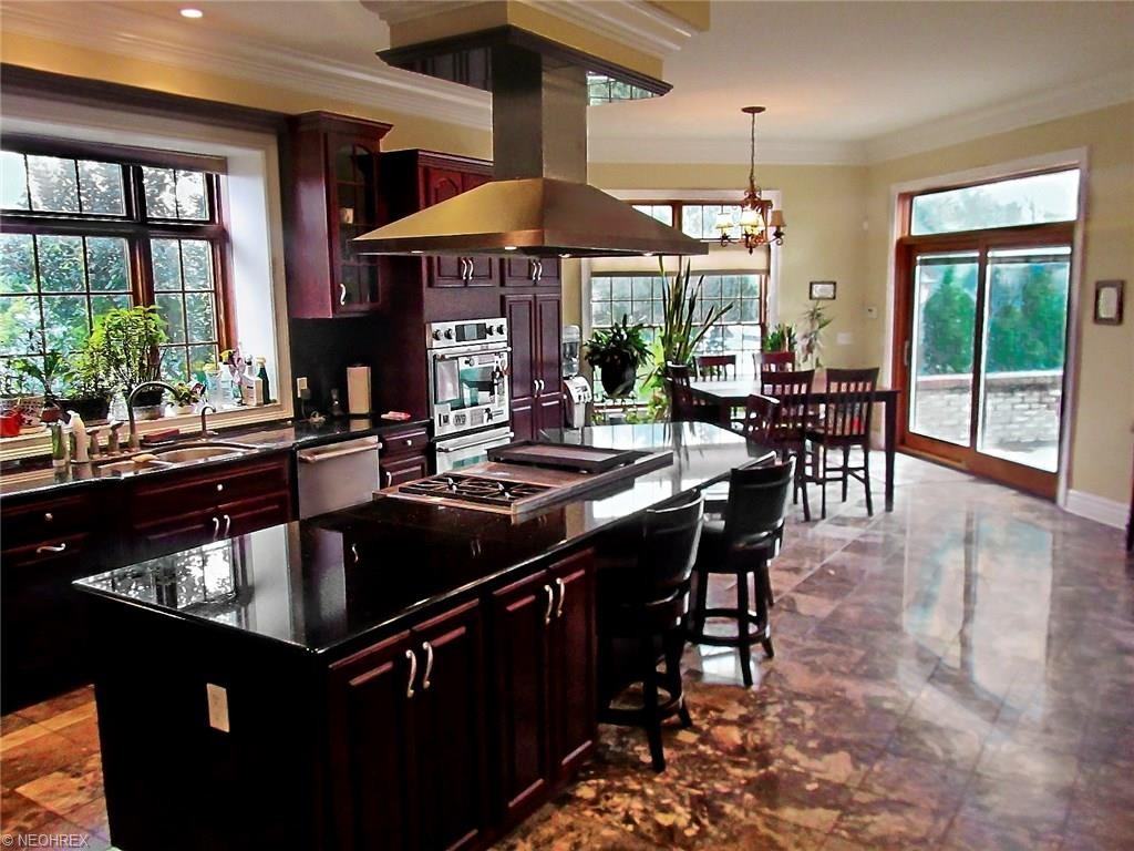 7860 Chalet Dr - Photo 2 of 25