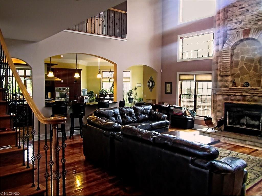 7860 Chalet Dr - Photo 3 of 25