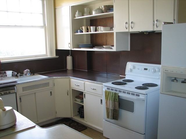 1590 York Pl - Photo 2 of 4