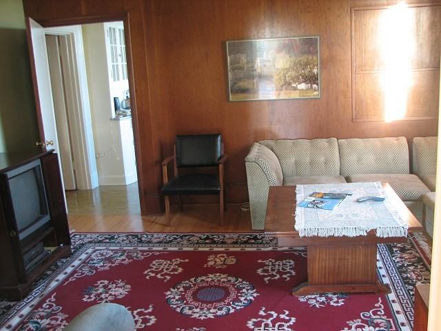 1590 York Pl - Photo 3 of 4