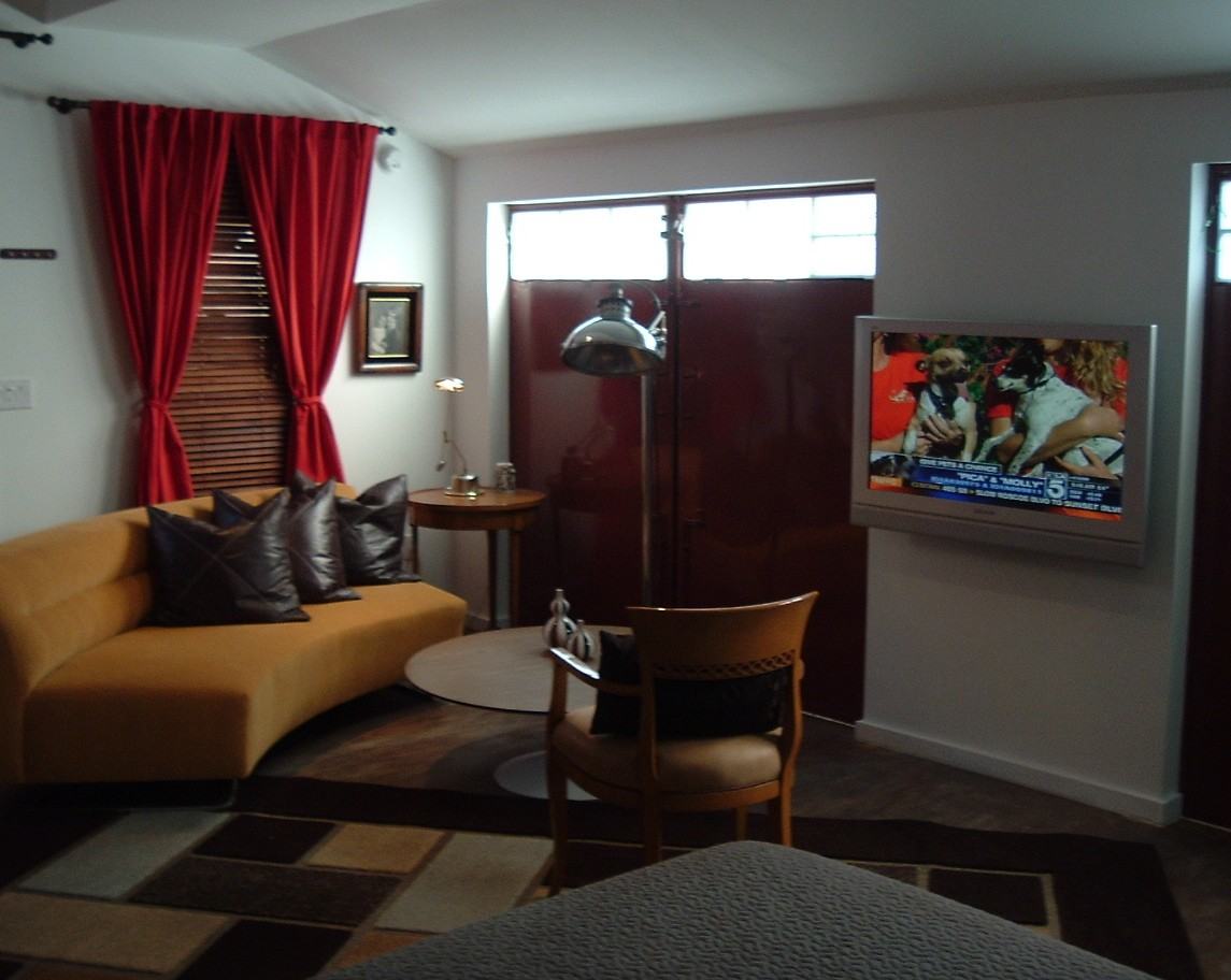 1247 N Detroit St - Photo 3 of 4