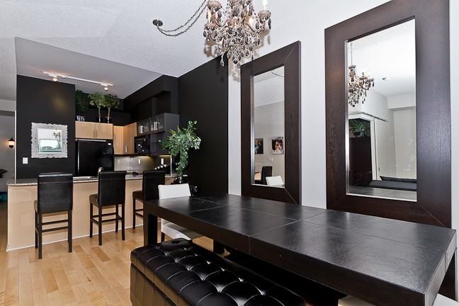 350 Wellington St W - Photo 3 of 10