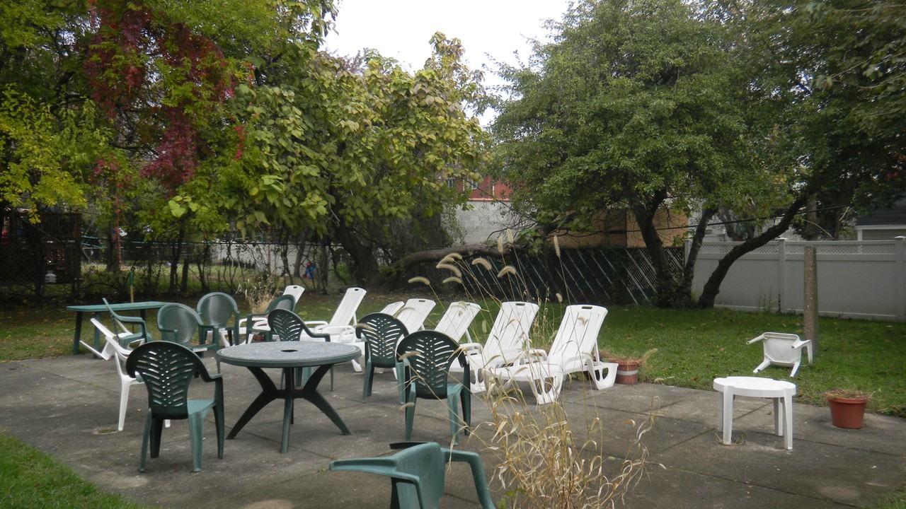 4605 Surf Ave - Photo 2 of 12