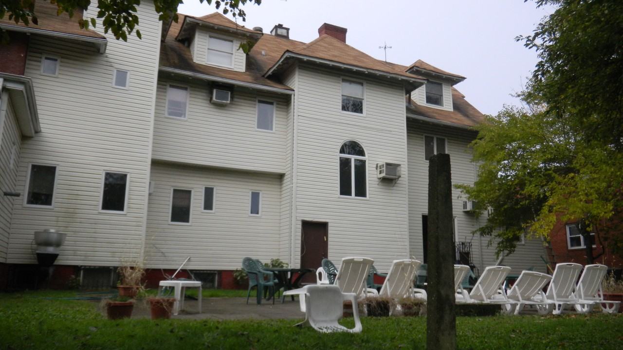 4605 Surf Ave - Photo 3 of 12