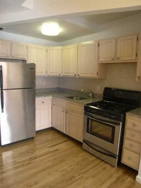 Avenue B, East Village, Manhattan - Photo 2 of 4