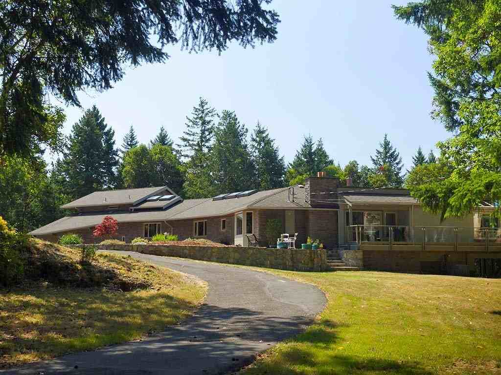 8243 Alec Rd - Photo 3 of 8