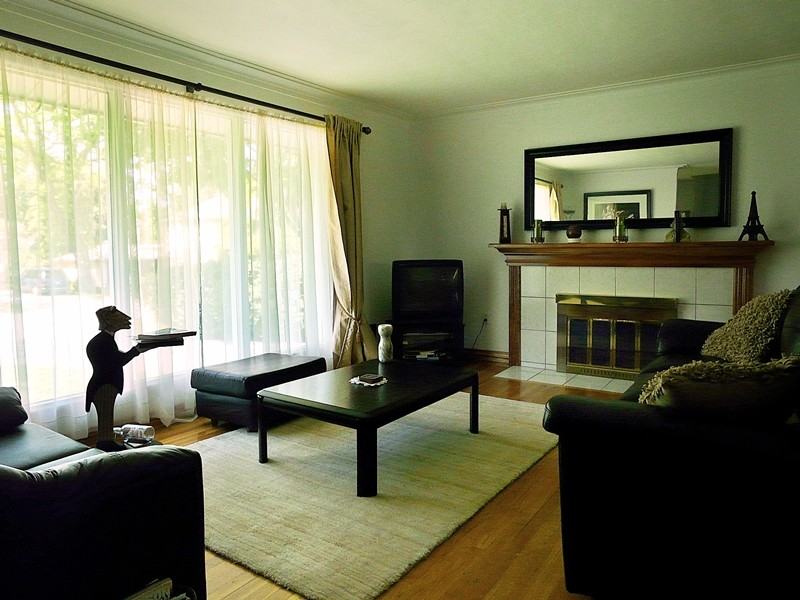 921 Muskoka Ave - Photo 2 of 8