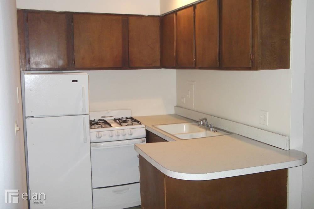 6825 N Sheridan Rd - Photo 2 of 3